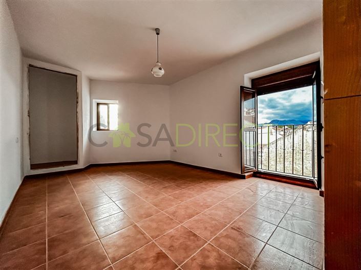 Image No.24-4 Bed Country House for sale