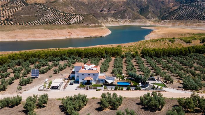 Image No.1-Villa de 6 chambres à vendre à Iznájar