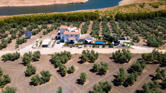 Image No.3-Villa de 6 chambres à vendre à Iznájar