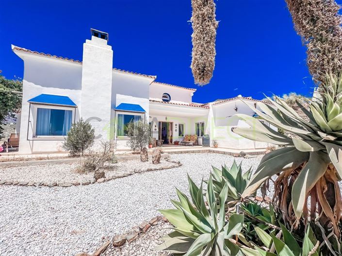 Image No.1-4 Bed Villa for sale