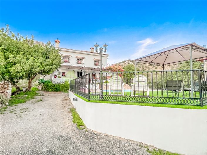 Image No.2-2 Bed Country House for sale