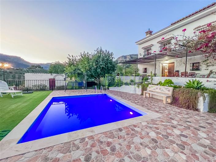 Image No.6-2 Bed Country House for sale