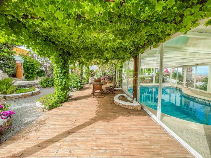 Image No.1-6 Bed Villa for sale