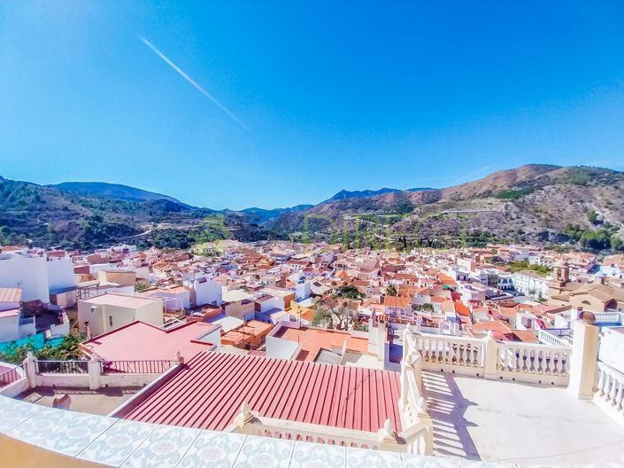Image No.1-6 Bed Villa for sale