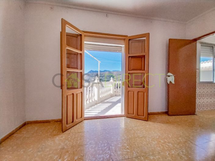 Image No.12-6 Bed Villa for sale