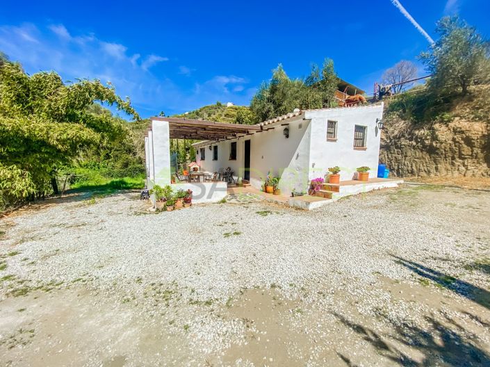 Image No.1-2 Bed Country House for sale