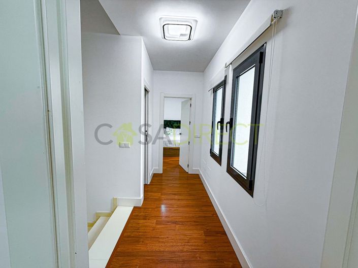 Image No.25-4 Bed Villa for sale