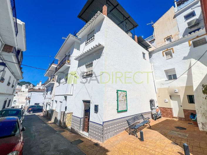 Image No.1-4 Bed Villa for sale