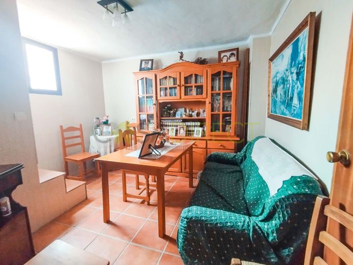 Image No.1-4 Bed Townhouse for sale