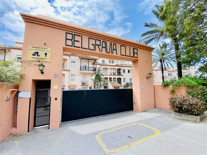 Image No.1-5 Bed Townhouse for sale