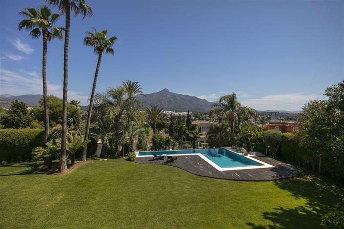 Image No.1-6 Bed Villa for sale