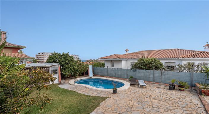 Image No.1-8 Bed Villa for sale