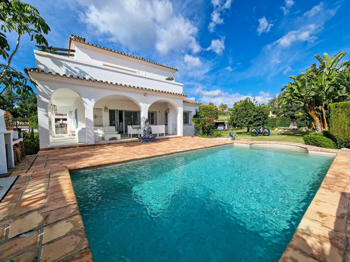 Image No.1-Villa de 6 chambres à vendre à Estepona