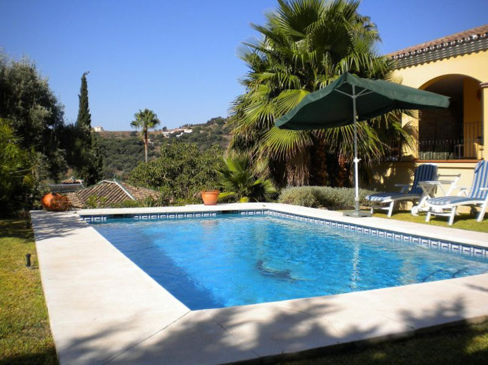 Image No.1-Villa de 3 chambres à vendre à Estepona