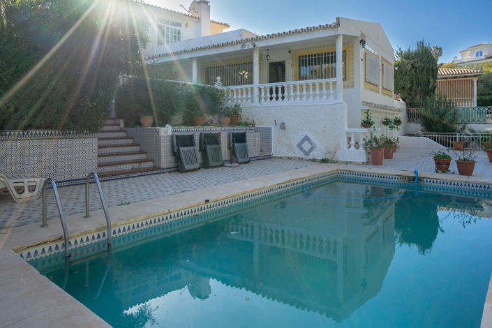 Image No.1-5 Bed Villa for sale