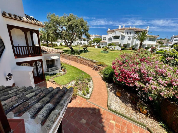 Image No.1-Appartement de 2 chambres à vendre à Elviria