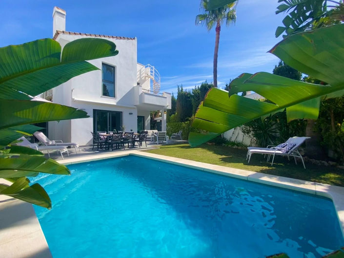 Image No.1-Villa de 4 chambres à vendre à Estepona