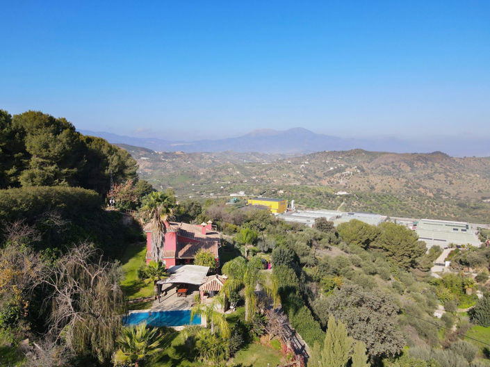 Image No.1-6 Bed Villa for sale