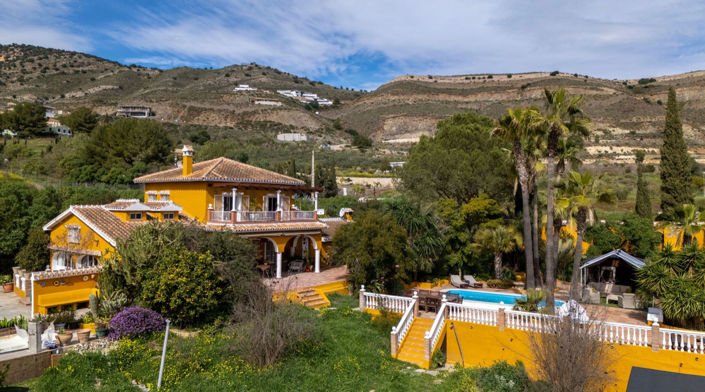 Image No.1-7 Bed Villa for sale