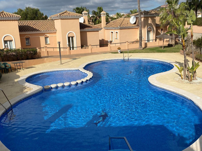 Image No.1-5 Bed Villa for sale