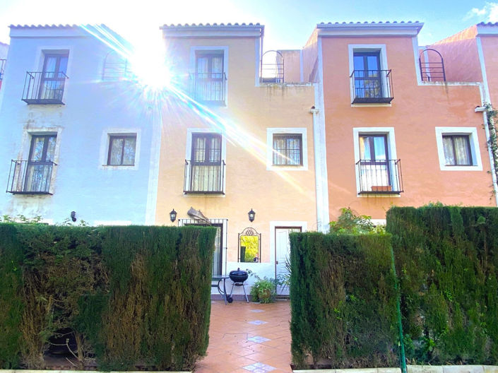 Image No.1-3 Bed Townhouse for sale