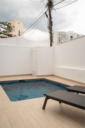 Image No.1-7 Bed Villa for sale