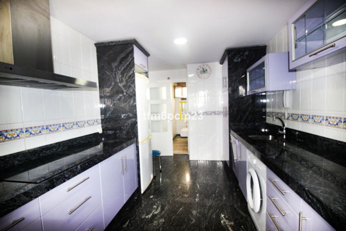 Image No.16-5 Bed Townhouse for sale