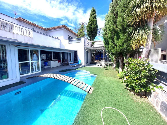 Image No.2-Villa de 5 chambres à vendre à Estepona