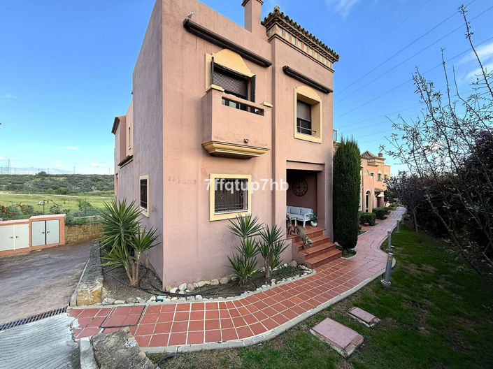 Image No.1-4 Bed Townhouse for sale