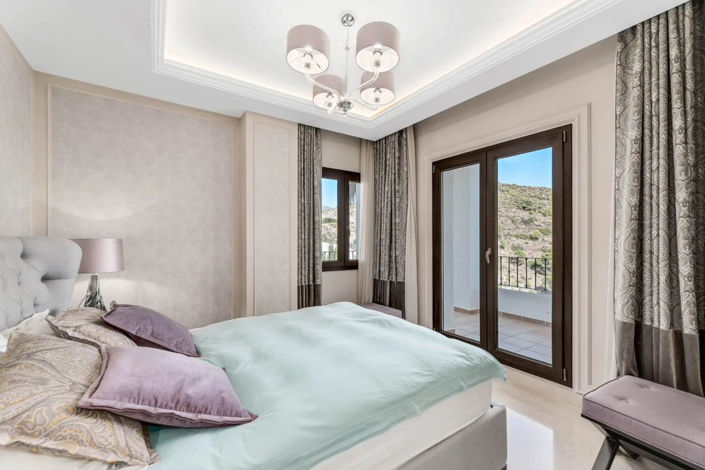 Image No.20-5 Bed Villa for sale