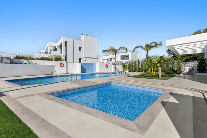 Image No.8-3 Bed Townhouse for sale