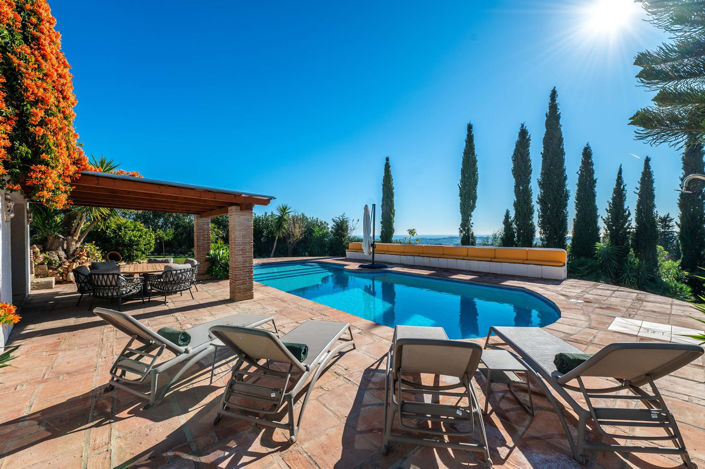 Image No.1-4 Bed Villa for sale