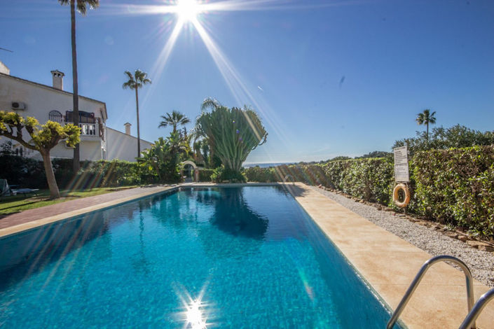 Image No.1-3 Bed Villa for sale