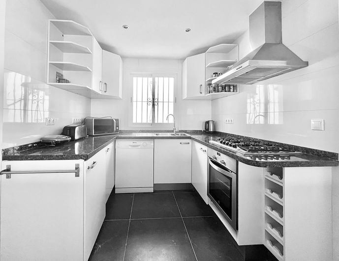 Image No.26-5 Bed Villa for sale