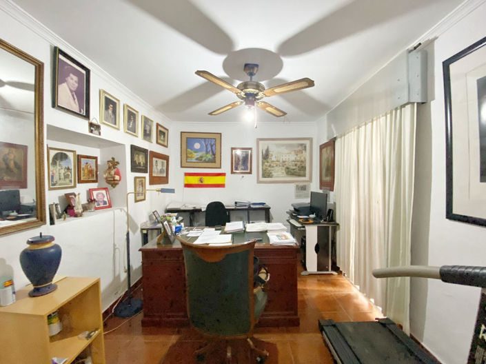 Image No.13-7 Bed Townhouse for sale