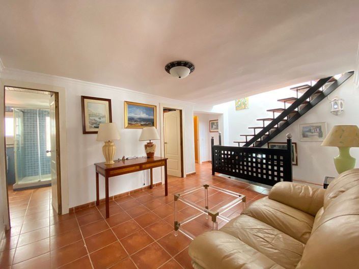 Image No.14-7 Bed Townhouse for sale