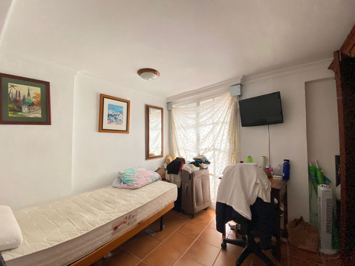 Image No.19-7 Bed Townhouse for sale