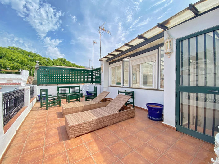 Image No.2-7 Bed Townhouse for sale