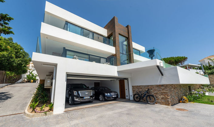 Image No.3-4 Bed Villa for sale