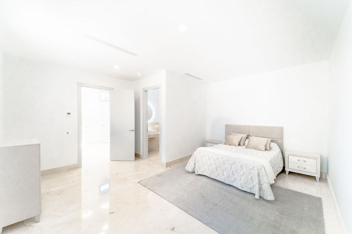 Image No.29-6 Bed Villa for sale