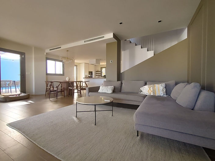 Image No.20-4 Bed Townhouse for sale