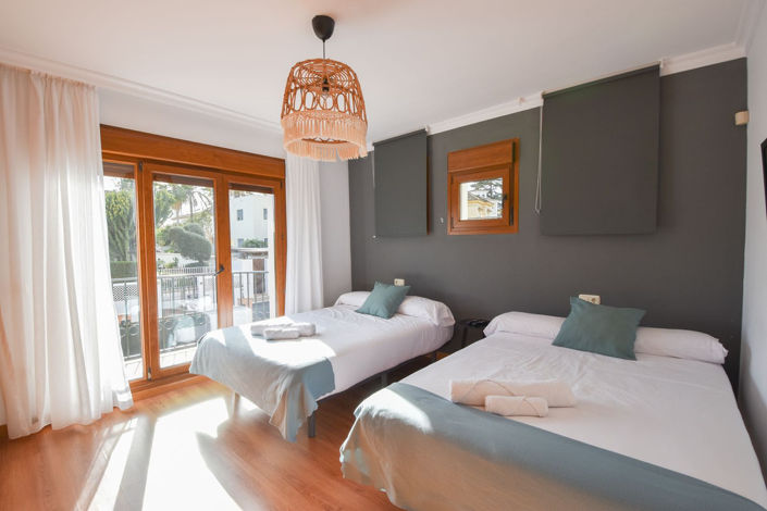 Image No.28-5 Bed Townhouse for sale