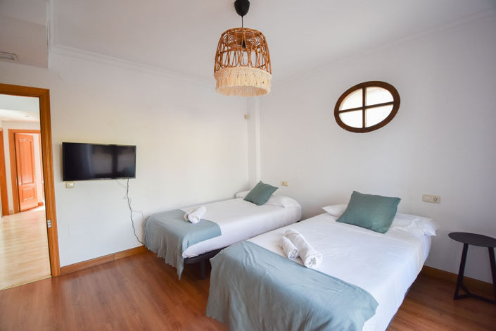 Image No.32-5 Bed Townhouse for sale