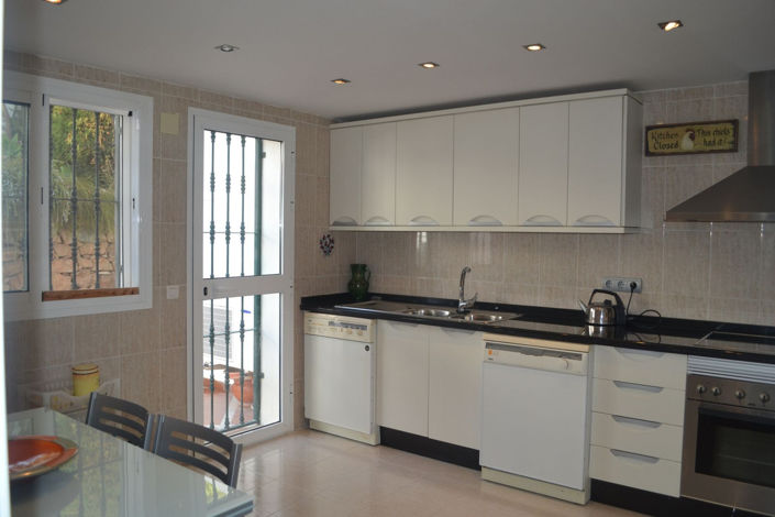 Image No.18-3 Bed Townhouse for sale