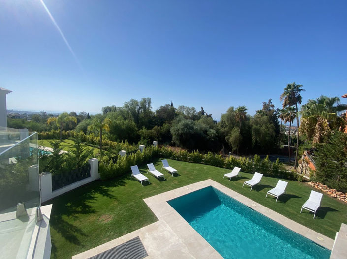Image No.1-6 Bed Villa for sale
