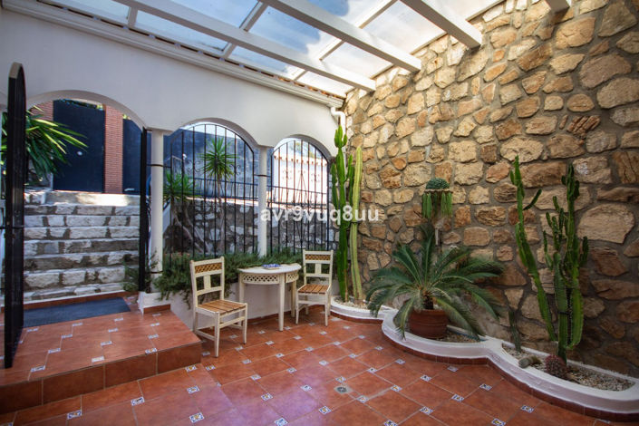 Image No.4-7 Bed Villa for sale