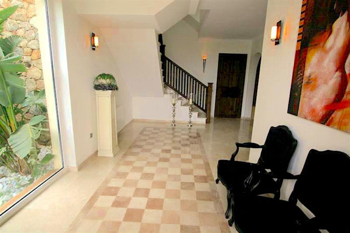 Image No.18-5 Bed Villa for sale