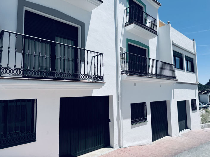 Image No.1-4 Bed Townhouse for sale