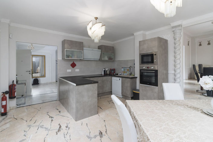 Image No.17-10 Bed Villa for sale