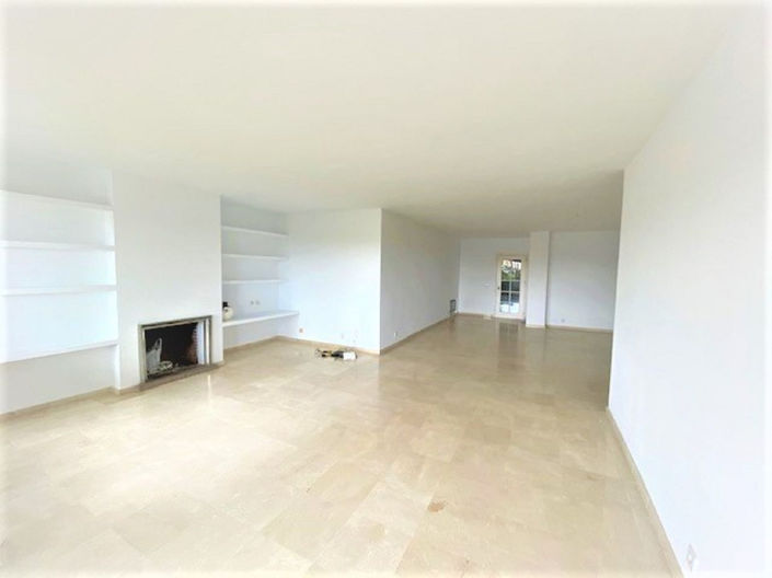 Image No.10-3 Bed Apartment for sale